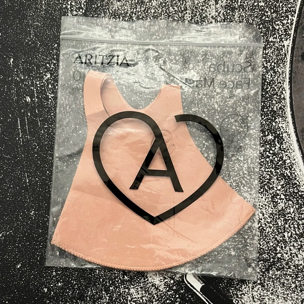 NEW Aritzia Mask